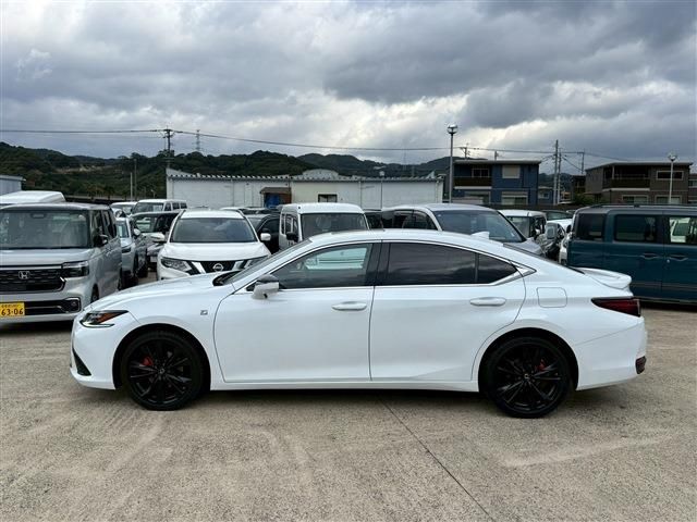 TOYOTA LEXUS ES300h 2023