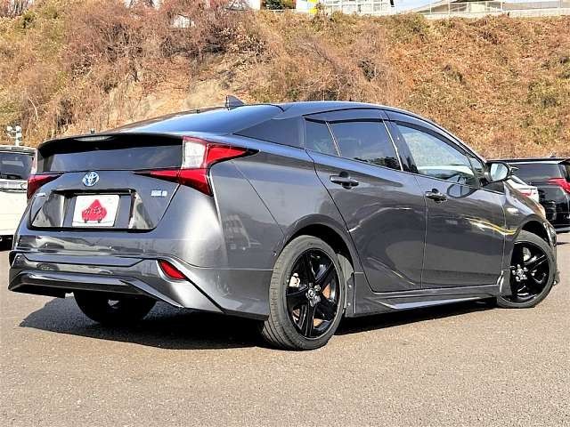 TOYOTA PRIUS 2019