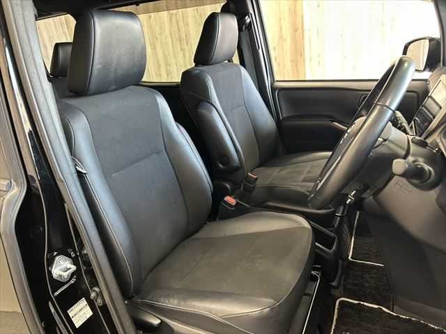 TOYOTA NOAH HYBRID 2018