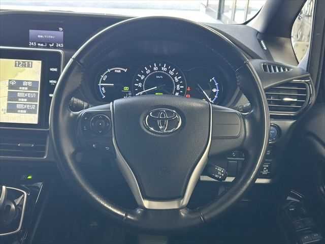 TOYOTA NOAH HYBRID 2018