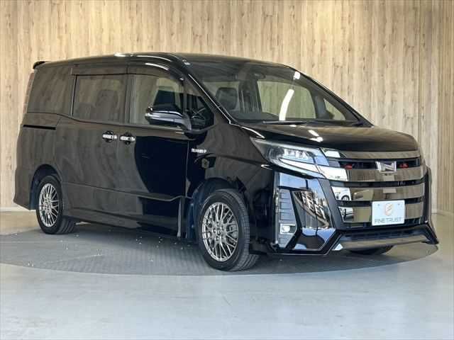 TOYOTA NOAH HYBRID 2018