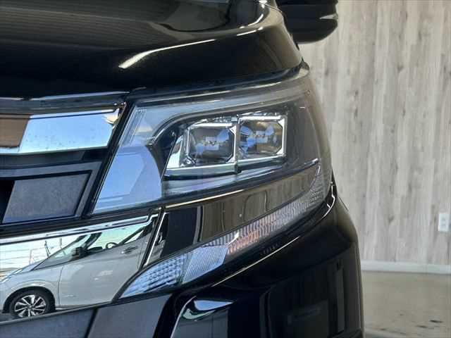 TOYOTA NOAH HYBRID 2018