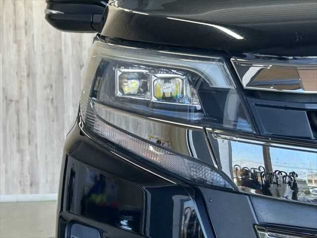 TOYOTA NOAH HYBRID 2018