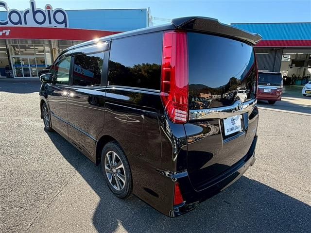 TOYOTA NOAH 2021