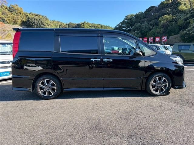 TOYOTA NOAH 2021