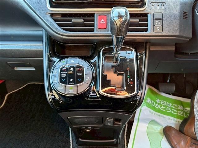 TOYOTA NOAH 2021