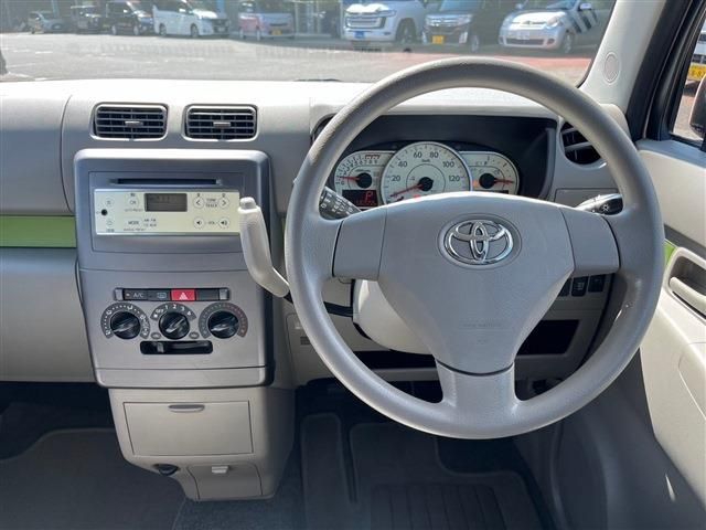 TOYOTA PIXIS SPACE 2016