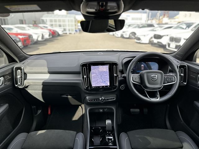 VOLVO VOLVO XC40 2025