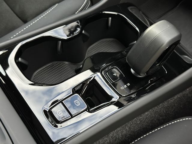 VOLVO VOLVO XC40 2025