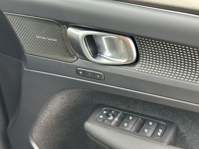 VOLVO VOLVO XC40 2025