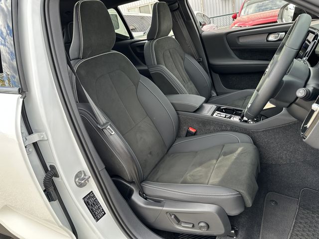 VOLVO VOLVO XC40 2025