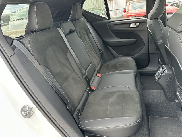 VOLVO VOLVO XC40 2025