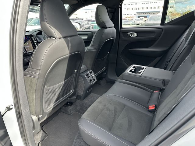 VOLVO VOLVO XC40 2025