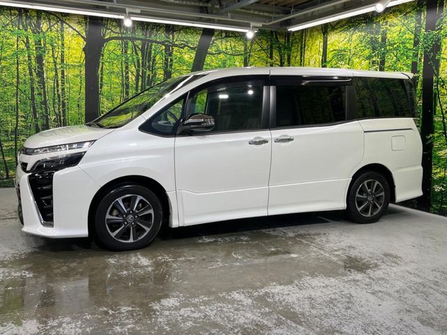 TOYOTA VOXY 2019