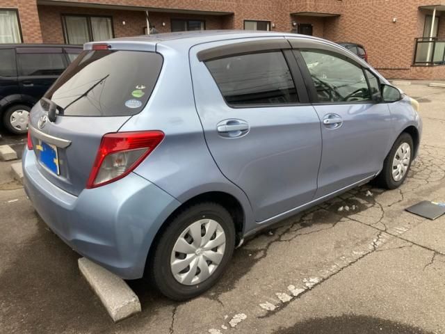 TOYOTA VITZ 2013