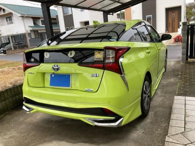 TOYOTA PRIUS 2019