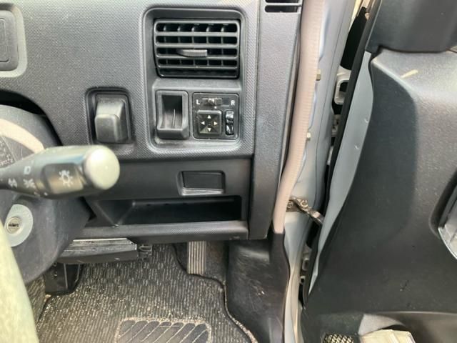 MITSUBISHI eK WAGON 2005