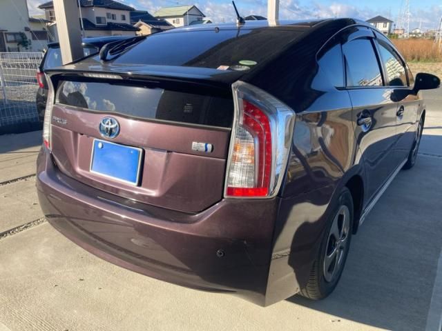 TOYOTA PRIUS 2013