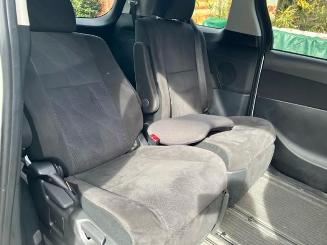 TOYOTA ESTIMA  4WD 2013