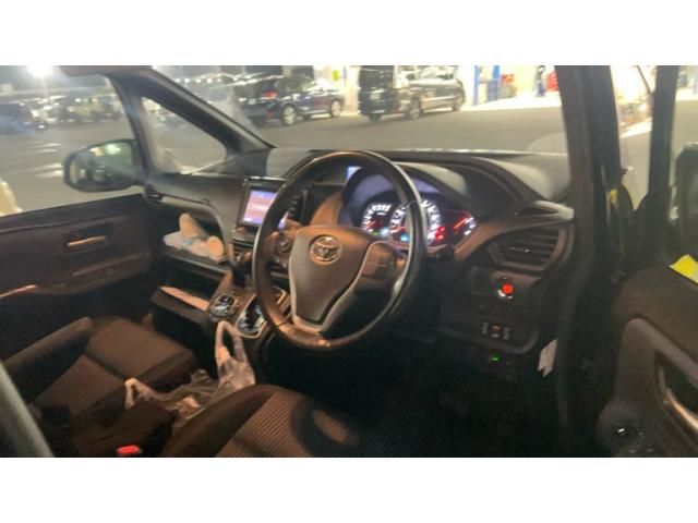 TOYOTA VOXY 2015