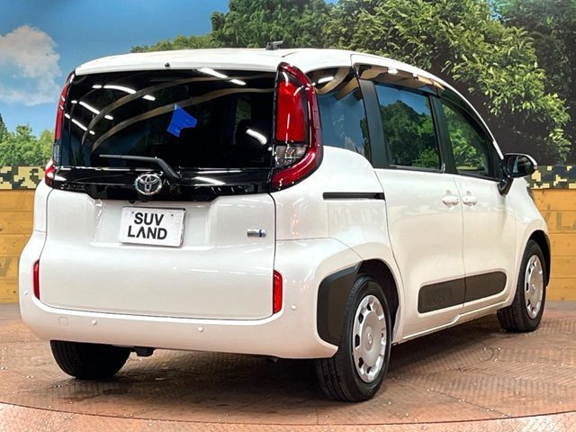 TOYOTA SIENTA HYBRID 2023