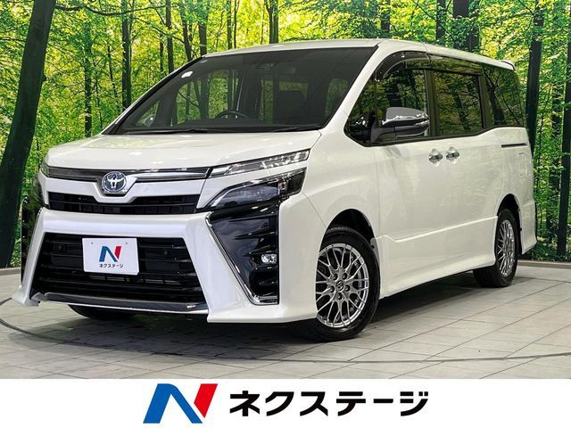 TOYOTA VOXY HYBRID 2020