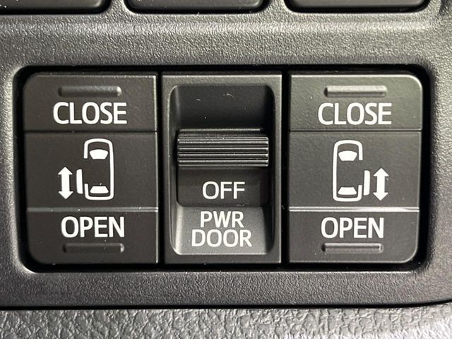 TOYOTA VOXY HYBRID 2020