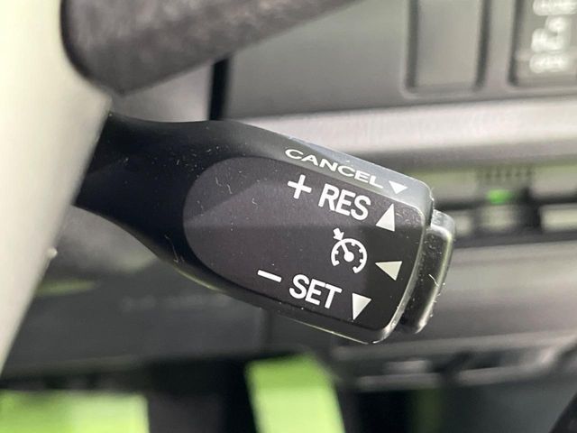 TOYOTA VOXY HYBRID 2020