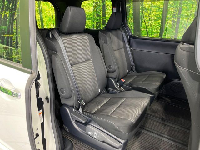 TOYOTA VOXY HYBRID 2020