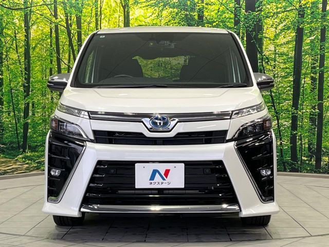 TOYOTA VOXY HYBRID 2020