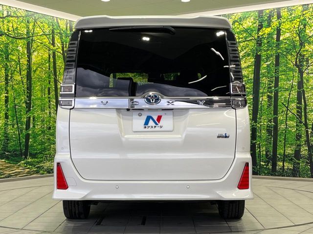 TOYOTA VOXY HYBRID 2020