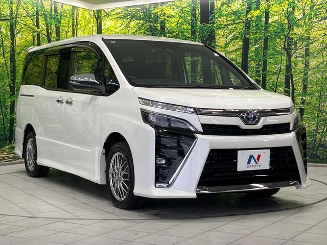 TOYOTA VOXY HYBRID 2020