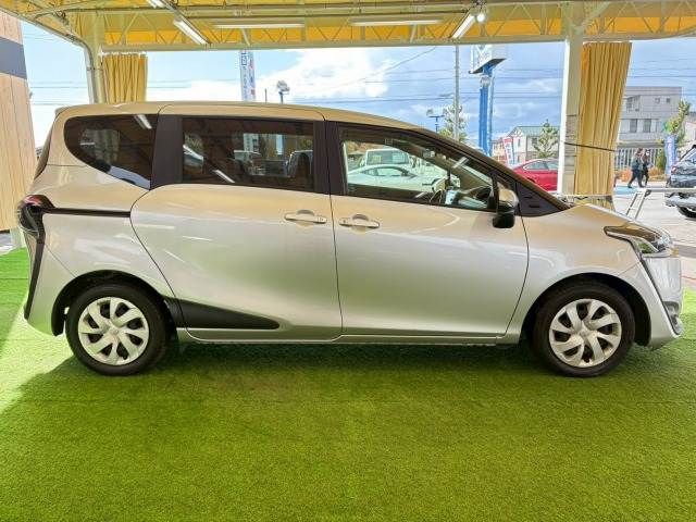 TOYOTA SIENTA 2017