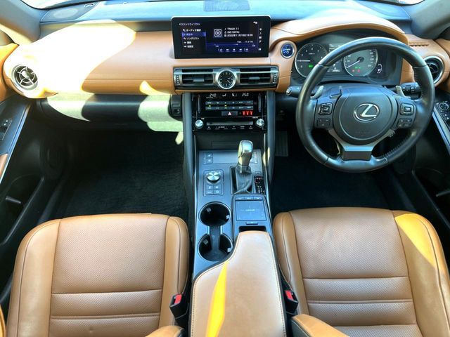 TOYOTA LEXUS IS300h 2020