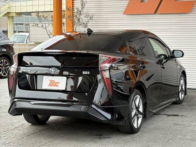 TOYOTA PRIUS 2016