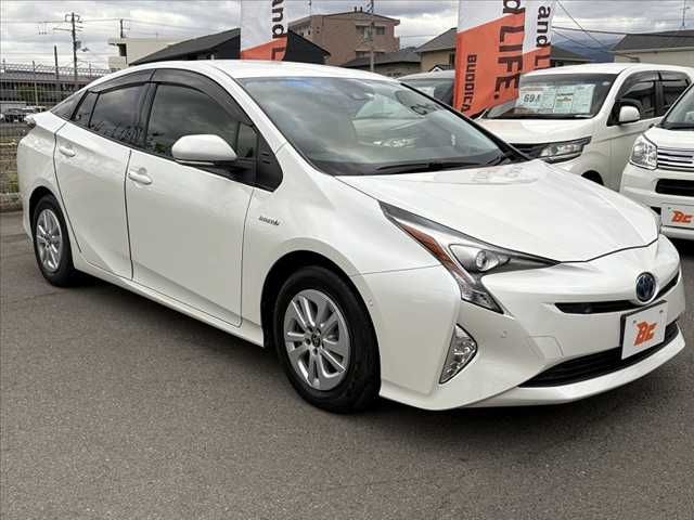 TOYOTA PRIUS 2018