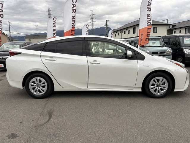TOYOTA PRIUS 2018