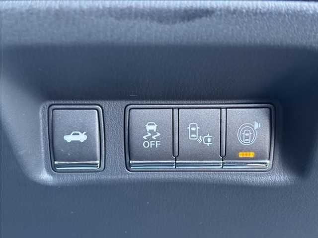 NISSAN FUGA HYBRID 2015