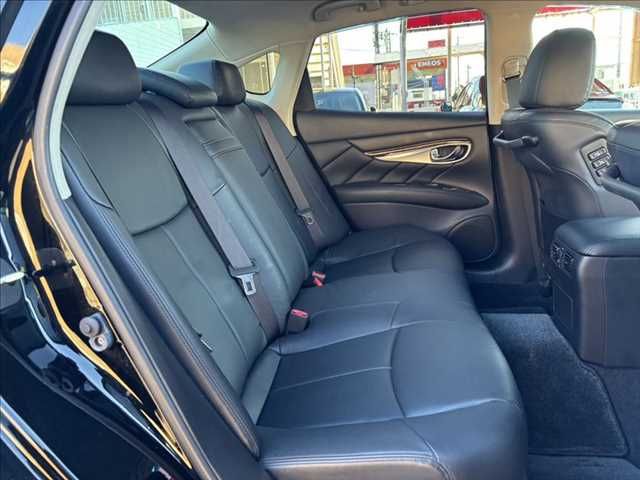 NISSAN FUGA HYBRID 2015