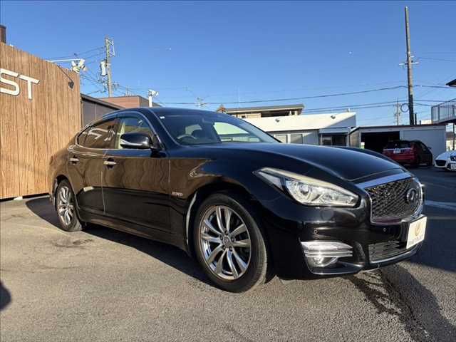 NISSAN FUGA HYBRID 2015