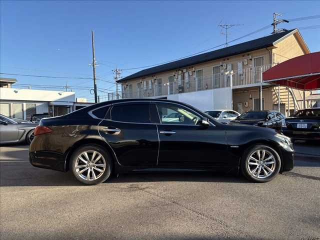 NISSAN FUGA HYBRID 2015