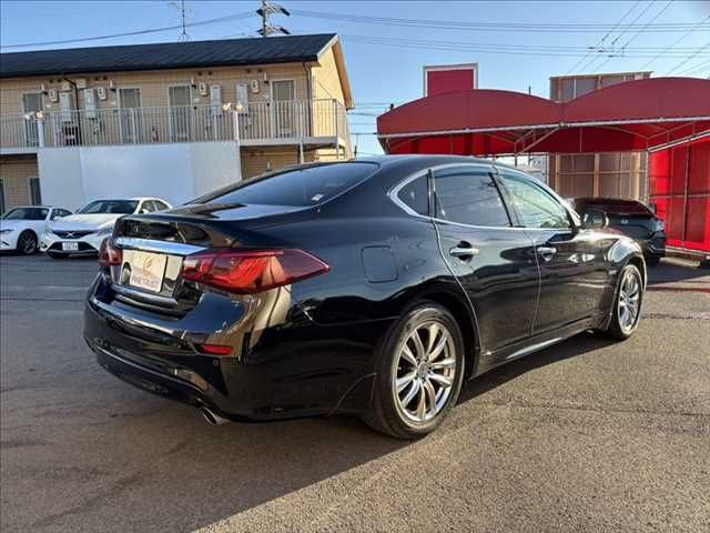 NISSAN FUGA HYBRID 2015