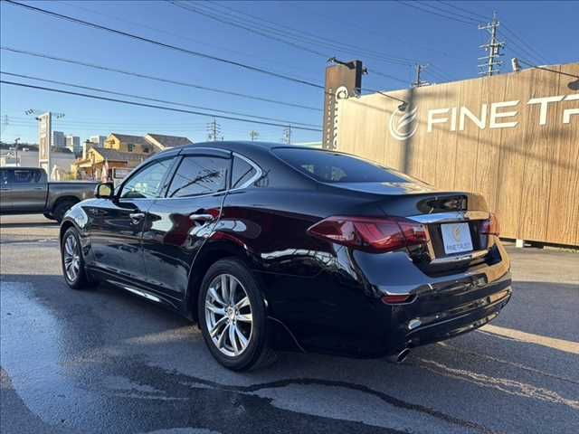 NISSAN FUGA HYBRID 2015