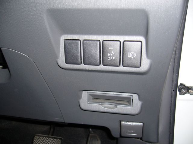 TOYOTA PRIUS Alpha 2012