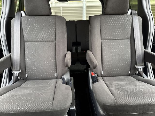 TOYOTA NOAH HYBRID 2018