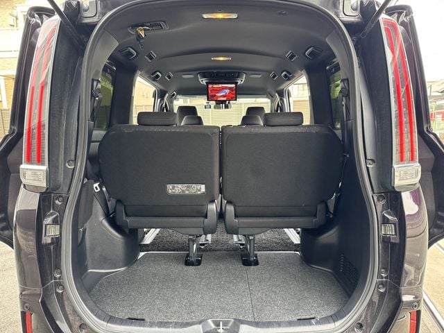 TOYOTA NOAH HYBRID 2018