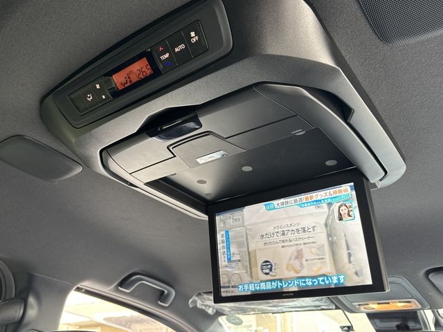 TOYOTA NOAH HYBRID 2018