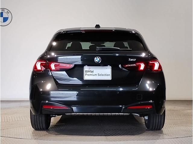 BMW BMW 1series 2025