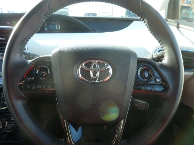 TOYOTA PRIUS 4WD 2019