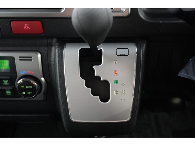 TOYOTA HIACE wagon 4WD 2025